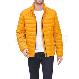 Chaqueta acolchada aislada con capucha desmontable para protección contra el frío Chaquetas acolchadas de invierno al por mayor - Product Image 3