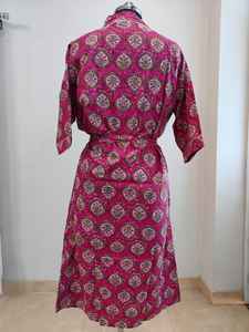 Robe kimono classique en coton 100% Artisanat artistique Design floral indien Tissu doux Cadeau de demoiselle d'honneur Bestseller pour elle/lui Été - Product Image 6