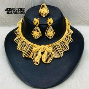 Ensemble de colliers en laiton plaqué or avec chaîne à maillons et motif floral pour fêtes et mariages - Product Image 1