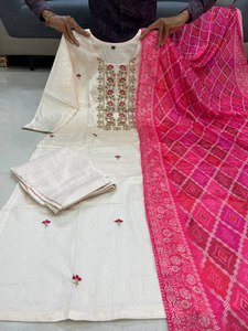 Nouveau et dernier pantalon Kurti en soie banane et soie Banarasi Dupatta Look lourd pour femmes pour les fêtes et les fêtes par exportation - Product Image 4