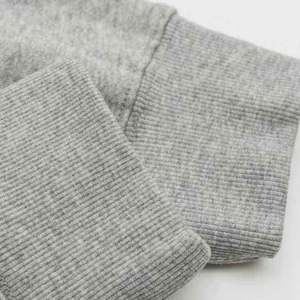 Sudadera con Capucha Holgada al por Mayor para Parejas, Diseño de Corazón con Dedos, Moda Otoñal, Básica, Cómoda, Mezcla de Algodón - Product Image 4