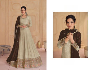 Heavy Faux Georgette Anarkali Suit Secuencia bordada Trabajo Largo hasta el suelo Colección lista para usar en bodas - Product Image 4