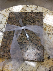 Planche à découper en marbre moderne pour la préparation quotidienne des aliments et un espace de cuisson élégant - Product Image 4