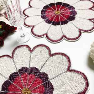 Ensemble de quatre sous-verres tendance, artisanat, broderie perlée, motif ananas, élégant, fantaisie, mignon, élégant, par Hiba Enterprises - Product Image 2