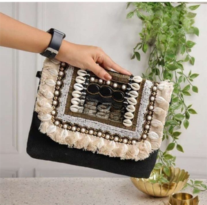 Colorido Boho Tassel Clutch para mujer con detalles de concha y cuentas Perfecto para bodas, festivales y eventos Casuales - Product Image 2