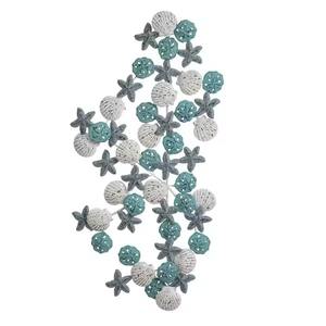 Encantador arte de pared rústico en metal recubierto de polvo gris con diseño moderno perfecto para exhibición interior y exterior de gran tamaño - Product Image 1