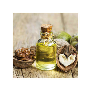 Huile de noix pressée à froid en vrac pour usage culinaire et cosmétique disponible en bouteille en plastique ou emballage de tambour - Product Image 2