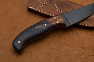 Nuevo cuchillo de caza de hoja de acero de alto carbono hecho a medida con mango de madera Pakka y bolsa de cuero - Product Image 5