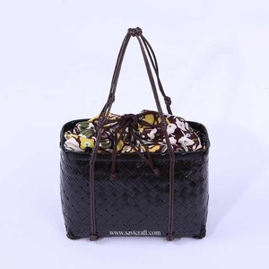 กระเป๋าโท้ทจับไม้ไผ่ธรรมชาติทำจาก100% ผ้าใบหนังหลากสีสไตล์แฟชั่นหรูหราปรับแต่งได้โดยตรงจากโรงงานเวียดนาม - Product Image 2