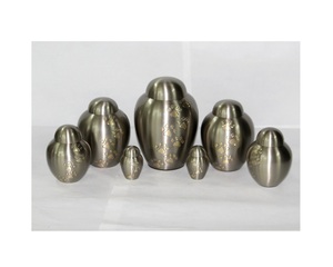 Urna Funeraria Dometop de Metal con Acabado en Peltre/Plata para Mascotas Adultas, Diseño Personalizable Estilo Americano con Patas Doradas, Segura para Cenizas - Product Image 4