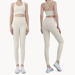 Vente en gros d'ensemble de sport yoga pour femmes et leggings de gym taille haute vêtements de fitness ensemble de yoga course à pied gym - Product Image 1