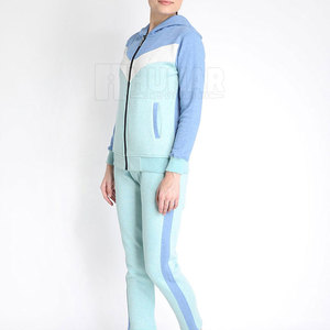 Survêtement d'hiver personnalisé de haute qualité pour femmes, col à capuche, motif solide, style décontracté, avec logo personnalisé, ensembles pour femmes - Product Image 3