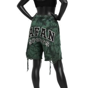 Shorts deportivos de algodón de alta calidad, 320 GSM, con estampado de camuflaje verde, lavado ácido, tela suave, logotipo bordado personalizado, shorts para mujer - Product Image 4