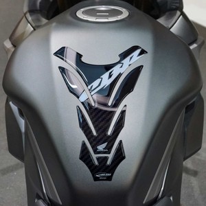 Adesivo per Serbatoio Moto Honda CBR Ufficiale in Fibra di Carbonio 3D Bianco in Resina, Misura Personalizzata, Impermeabile con Logo - Product Image 1