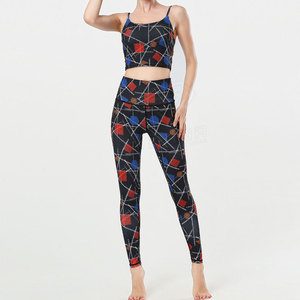 Conjunto de sujetador con mallas de yoga y gimnasio con logotipo personalizado para mujer, poliéster de secado rápido, cintura media, patrón sólido, último diseño a precio mayorista - Product Image 1