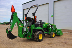 รถแทรกเตอร์ฟาร์มขนาดเล็ก John Deere 1025R 20 แรงม้า ขับเคลื่อน 4 ล้อ ปี 2024 มือสองขายดี พร้อมผานหน้าและผานหลัง - Product Image 2