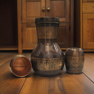 Dernier produit 100% Bouteille de chambre à coucher en cuivre pur gaufré dans un fini foncé antique avec 2 verres Ensemble cadeau Prix les plus bas - Product Image 1