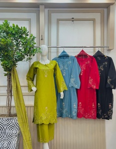 Colección Ssumaira que presenta 3 piezas vestido de invierno tela algodón bordado Kameez Salwar Set 2026 - Product Image 1