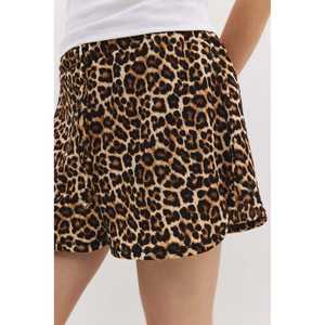 Mini shorts con estampado de leopardo y cintura fruncida - Product Image 2