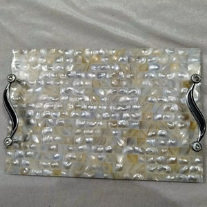 Bandeja de Servicio Decorativa Moderna Hecha a Mano con Asas de Metal Enriquecida con Técnicas de Incrustación de Nácar Indio por Artesanos - Product Image 1