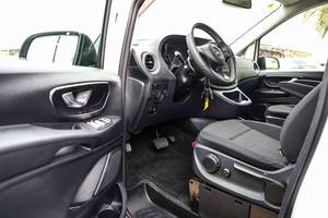 Véhicule d'occasion certifié avec faible kilométrage (20,8 km) et un état impeccable, blanc, Mercedes-Benz Vito Tourer 121 2.0L M274 DEH 20 LA, moteur RWD VAN, modèle 2018 - Product Image 3