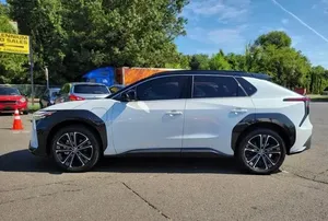 TOYOTA BZ4X 2025 Automático con Techo Metálico, Asientos de Cuero, Batería de Litio y Características Premium - Product Image 4