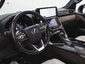 Lexus LX 600 2022, Lujo, Tracción en las Cuatro Ruedas, Volante a la Izquierda, 6 Asientos - Product Image 3