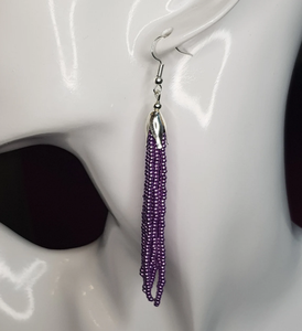 Boucles d'oreilles tendance style pompon perlé lilas. Boucles d'oreilles pendantes longues à franges de perles de rocaille - Dorées - Longues - Product Image 2