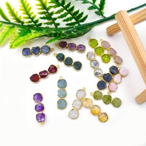 Pendentif en grenat naturel brut, petit charme à trois pierres, brut, fait à la main, serti à un seul anneau, pierre de naissance, bijoux pour femmes - Product Image 2