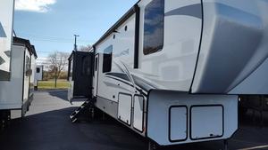 Remolque de Camping de Aluminio Usado 2022 Keystone A-v-a-l-a-n-c-h-e 372MB, Económico, para Exteriores, Venta al Por Mayor - Product Image 2