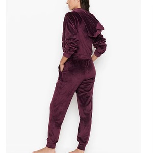Conjunto Deportivo de 2 Piezas para Mujer, de Terciopelo, Personalizado, para Invierno, con Sudadera Corta con Cremallera y Pantalones Deportivos Ajustados, Transpirable, de Alta Calidad - Product Image 2