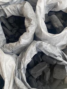 Charbon de bois naturel tropical en blocs 75% carbone Haute Qualité Vente en Gros Exportation Afrique de l'Ouest - Product Image 2
