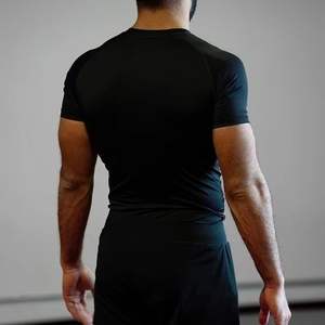 Rashguard solide à manches courtes, Rashguard MMA, Rashguard personnalisé entièrement sublimation, Rashguards de surf BJJ - Product Image 2