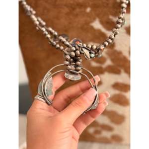 Collar Navajo Vintage de Plata de Ley con Múltiples Piedras, Hecho a Mano por Artesanos, Artículo de Colección Cultural - Product Image 4