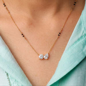 Mangalsutra de Aleación de Zinc Chapado en Oro con Diamantes de Titanio para Bodas Hindúes - Diseño de Cadena Moderno - Product Image 1