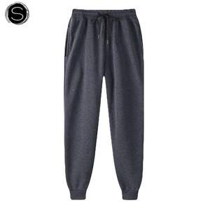 Tissu léger et pantalon de survêtement en molleton de conception athlétique avec poches latérales - Product Image 5