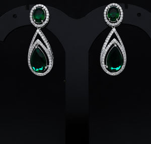 ต่างหูทองคำขาว14K ประดับเพชรธรรมชาติและอัญมณีทรงรีตัดและอัญมณีทรงรีในชุดรัศมีพราว - Product Image 3