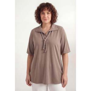 เสื้อเบลาส์โมดอลไซส์ใหญ่พร้อมเนคไทมิงค์ - Product Image 1
