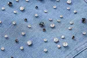 Tops en jean pour femmes de haute qualité, ornés de motifs brillants en strass, luxueux et glamour, parfaitement coupés. - Product Image 4