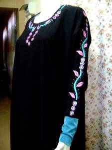 Abaya brodée manches longues pour femme la plus vendue au Moyen-Orient - Product Image 4