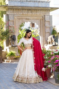 Colección Boda Vichitra Seda Con Lentejuelas Y Bordado De Hilo Trabajo Lehenga Choli Fabricante De India - Product Image 2