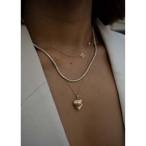 Maison <b>Heart</b> <b>Locket</b> Diamond Necklace with Ribbed Design - Product Image 5