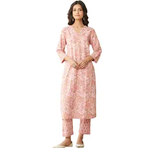 भारतीय निर्यातकों द्वारा महिलाओं के लिए फूलों के डिजाइन और घुटने की लंबाई वी-गर्दन कुर्ता पहने कपड़े