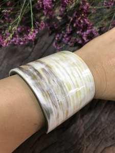 Haute demande meilleure conception bracelet en corne bracelet en corne de buffle pour les femmes manchette unie pour la couleur naturelle de la corne avec à bas prix - Product Image 2