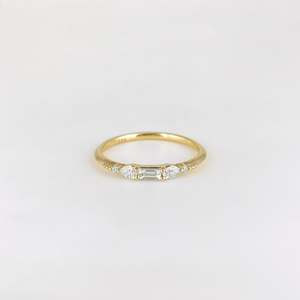 แหวนเพชรเพียร์คัทเพาะเลี้ยงในห้องปฏิบัติการ ตัวเรือนทองคำแท้ 14K สีเหลือง สำหรับผู้หญิง สไตล์มินิมอล ทันสมัย เหมาะสำหรับงานหมั้นและงานแต่งงาน - Product Image 1