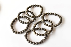 กำไลข้อมือลูกปัดไพไรต์ธรรมชาติ 8 มม. ดีไซน์คลาสสิกขายดีสำหรับคู่รัก เหมาะสำหรับวันครบรอบและการทำสมาธิ - Product Image 3