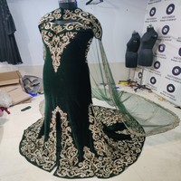 Robe musulmane traditionnelle élégante pour adultes Kaftan en velours vert lourd brodé à la main Taille unique de luxe en soie