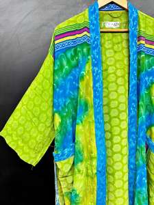 Robe kimono en soie crêpe pour femmes |   Écharpe en soie faite à la main avec taille élastique |   Vêtements de plage et de détente pour les vacances d'été, cadeau pour elle - Product Image 3