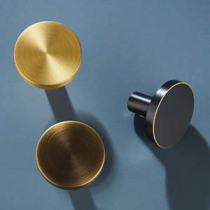Boutons en laiton modernes pour meubles en bois - Touche décorative artisanale durable avec couleur et taille personnalisables pour une utilisation en extérieur - Product Image 4