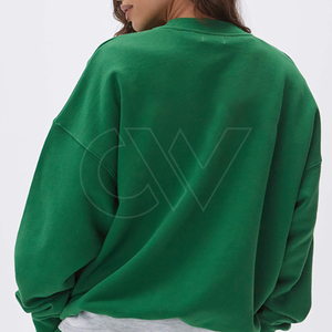 Sudadera de invierno al por mayor para mujer, de manga larga, cuello redondo, informal, de ajuste holgado, para entrenamiento, con logotipo frontal tipo insignia - Product Image 3